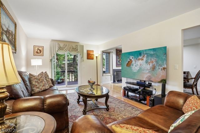 45 Mill Pond Rd, Woodland Park, NJ 07424