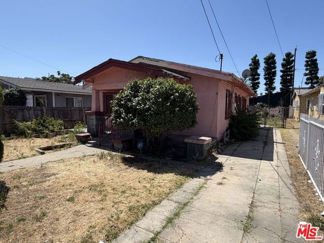 142 W 58th Street, Los Angeles, CA 90037