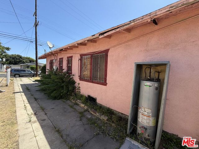 142 W 58th Street, Los Angeles, CA 90037