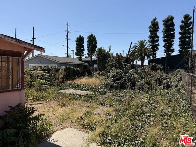 142 W 58th Street, Los Angeles, CA 90037