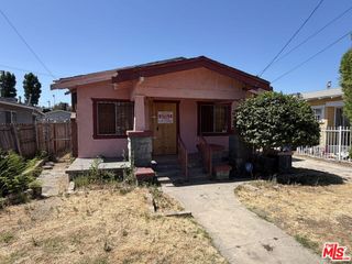 142 W 58th Street, Los Angeles, CA 90037