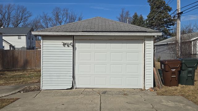 7 N State Street, Glenwood, IL 60425