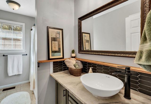 547 Busby Rd, Loretto, TN 38469