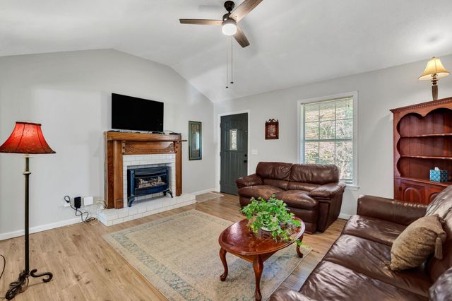 547 Busby Rd, Loretto, TN 38469