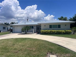 5215 Rutland CT, Cape Coral, FL 33904
