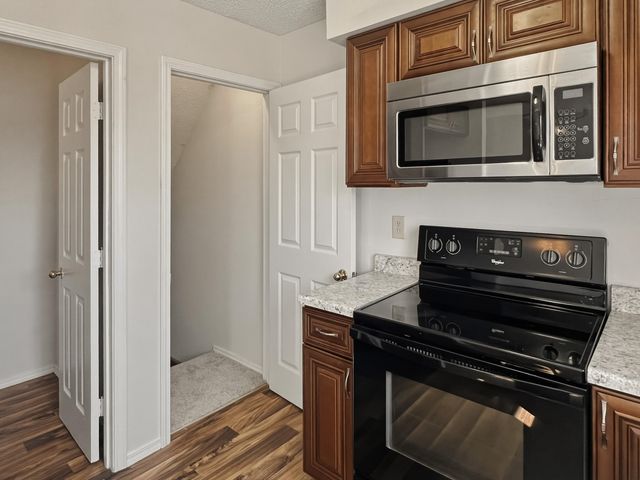 1707 E Walnut Lawn Street, Springfield, MO 65804