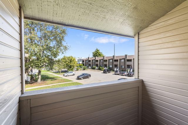 1707 E Walnut Lawn Street, Springfield, MO 65804