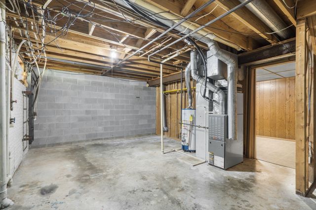 1707 E Walnut Lawn Street, Springfield, MO 65804