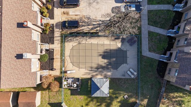 1707 E Walnut Lawn Street, Springfield, MO 65804