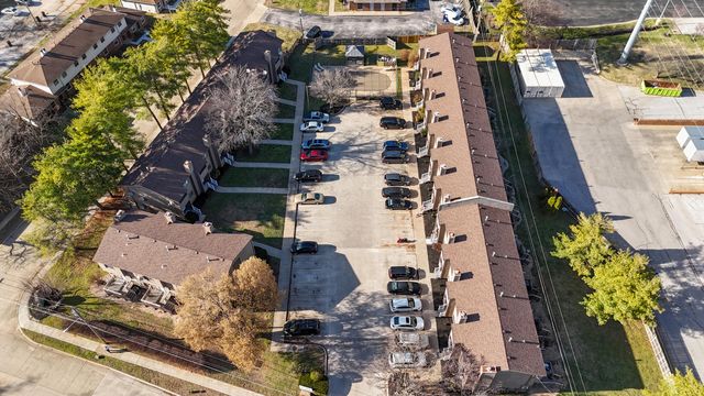 1707 E Walnut Lawn Street, Springfield, MO 65804