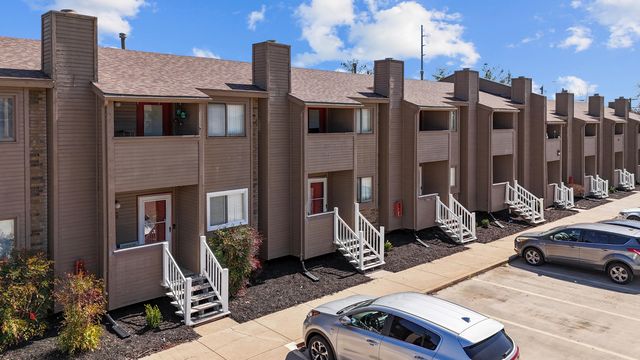 1707 E Walnut Lawn Street, Springfield, MO 65804