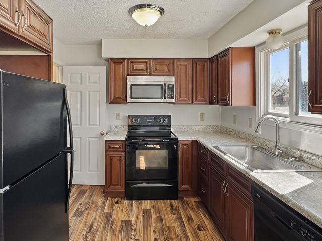 1707 E Walnut Lawn Street, Springfield, MO 65804