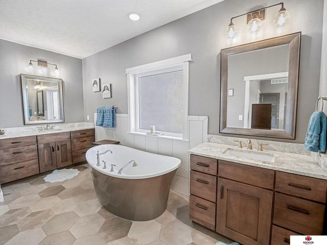 520 White Cap Bay, Lincoln, NE 68527