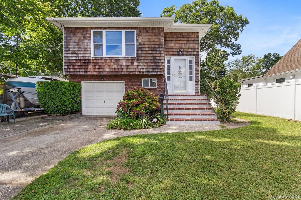 1320 Pine Acres Boulevard, Bay Shore, NY 11706 — exterior