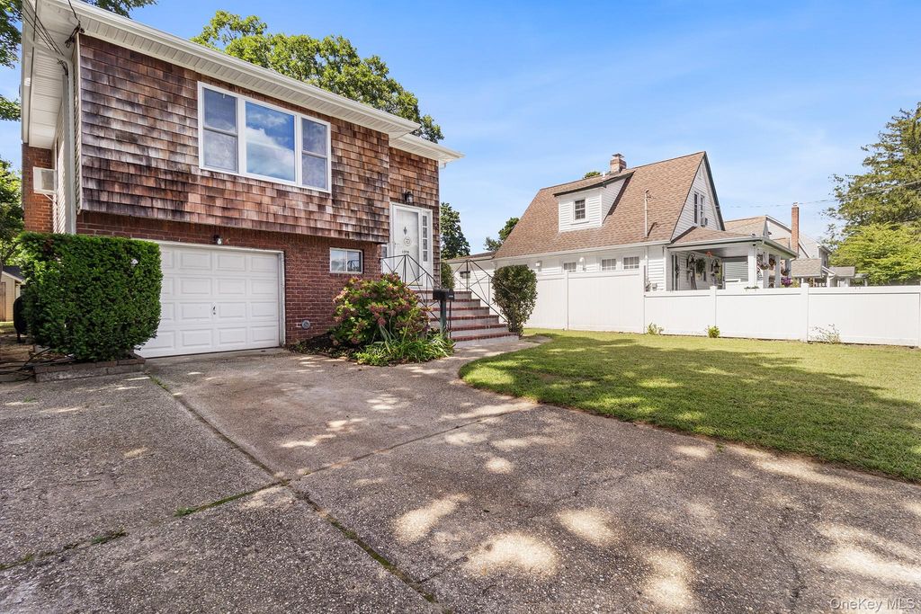 1320 Pine Acres Boulevard, Bay Shore, NY 11706 — photo 2