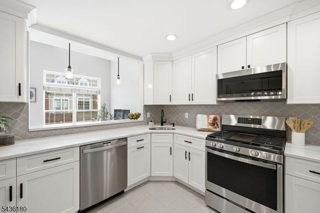 281 Riverwalk Way, Clifton City, NJ 07014