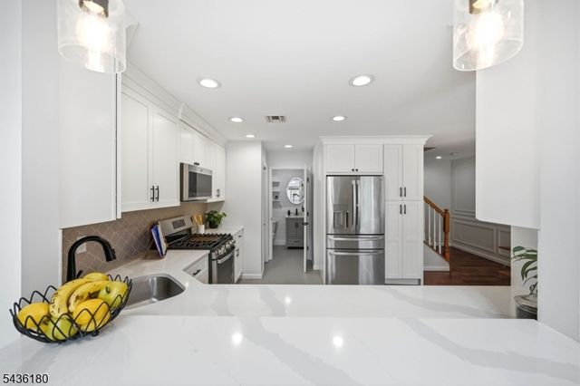281 Riverwalk Way, Clifton City, NJ 07014