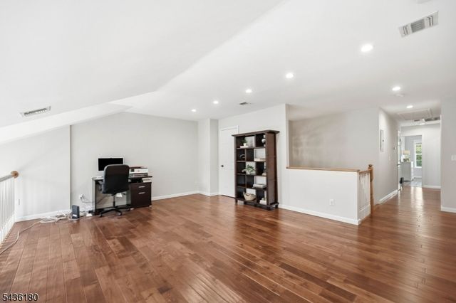 281 Riverwalk Way, Clifton City, NJ 07014