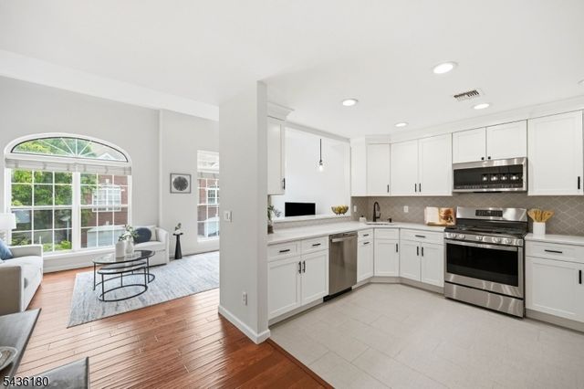281 Riverwalk Way, Clifton City, NJ 07014