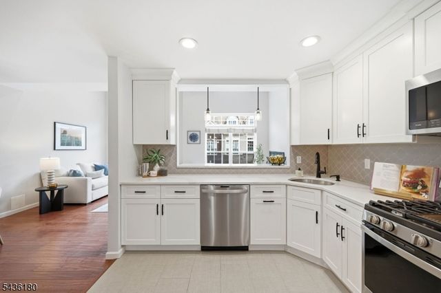 281 Riverwalk Way, Clifton City, NJ 07014
