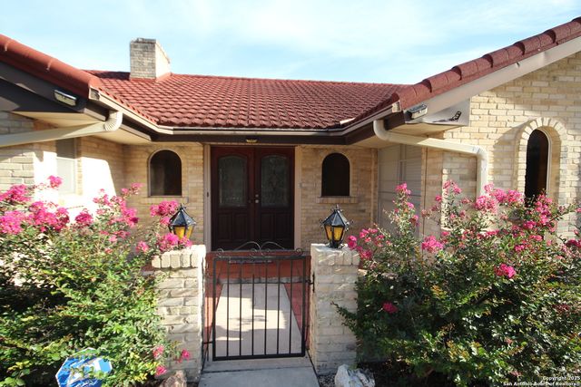 706 Golfcrest, Windcrest, TX 78239