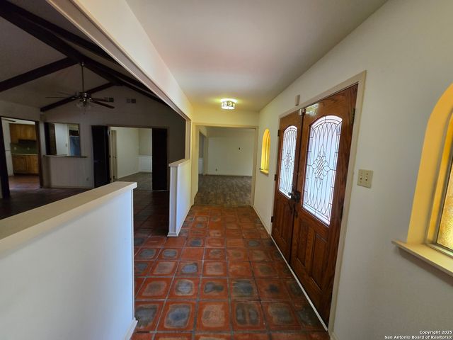 706 Golfcrest, Windcrest, TX 78239