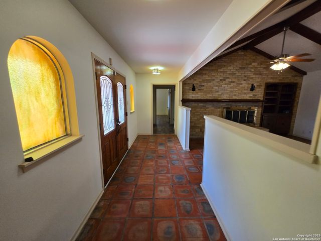 706 Golfcrest, Windcrest, TX 78239