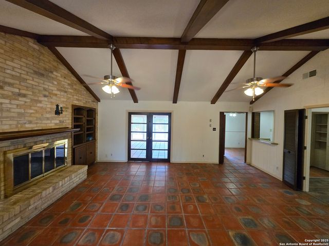 706 Golfcrest, Windcrest, TX 78239