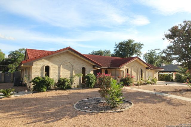 706 Golfcrest, Windcrest, TX 78239