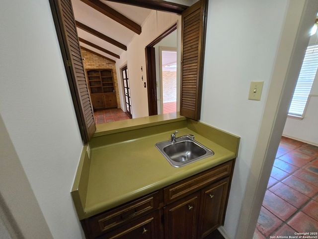 706 Golfcrest, Windcrest, TX 78239