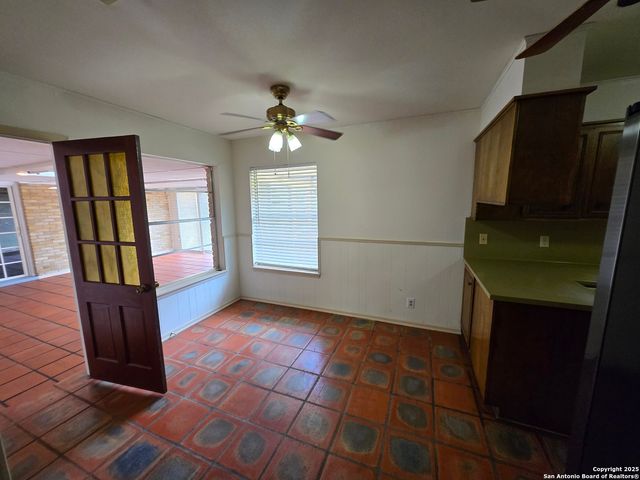 706 Golfcrest, Windcrest, TX 78239
