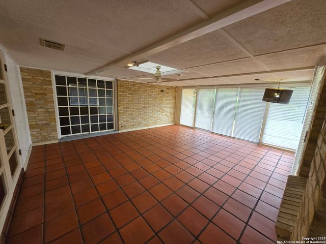 706 Golfcrest, Windcrest, TX 78239