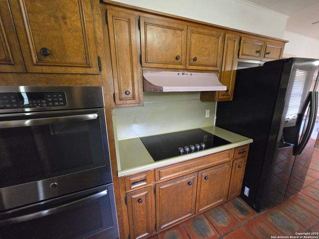 706 Golfcrest, Windcrest, TX 78239