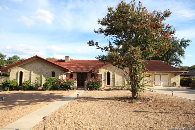 706 Golfcrest, Windcrest, TX 78239