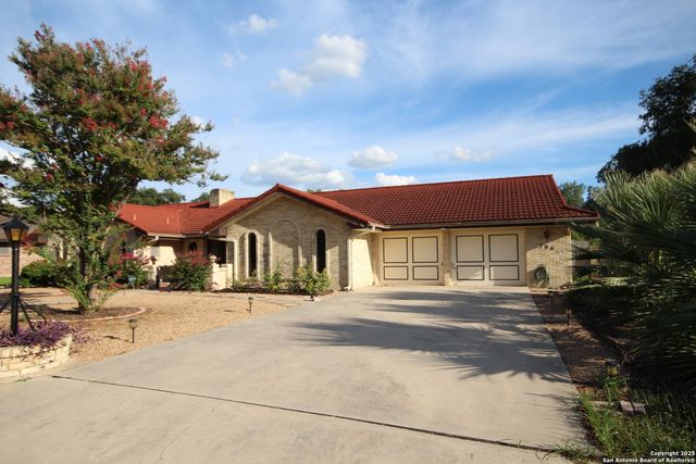 706 Golfcrest, Windcrest, TX 78239