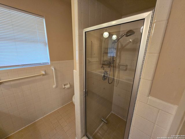 706 Golfcrest, Windcrest, TX 78239