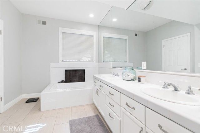 608 Poinsettia Avenue B, Corona Del Mar (newport Beach), CA 92625