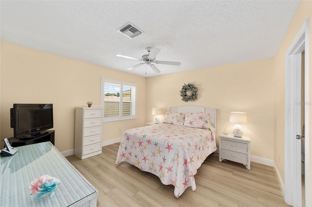 911 MEDIRA DRIVE, Lady Lake, FL 32159