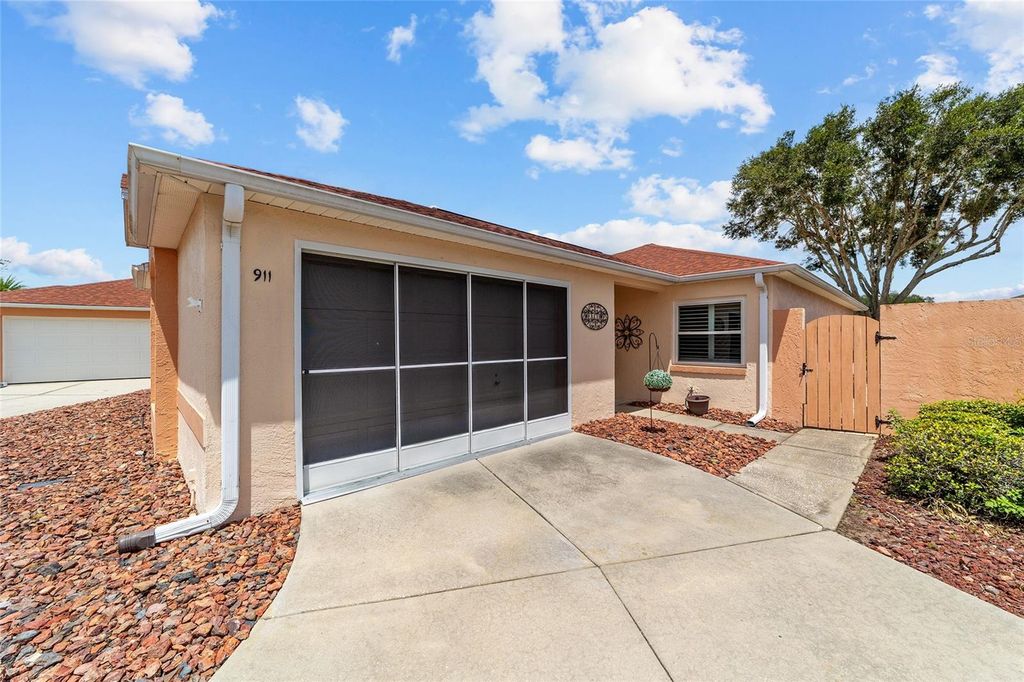 911 MEDIRA DRIVE, Lady Lake, FL 32159