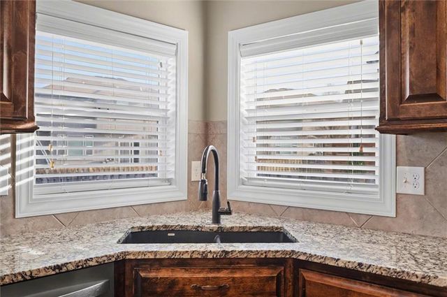 28600 W 162nd Place, Gardner, KS 66030