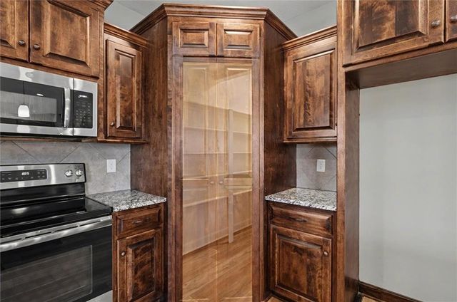 28600 W 162nd Place, Gardner, KS 66030