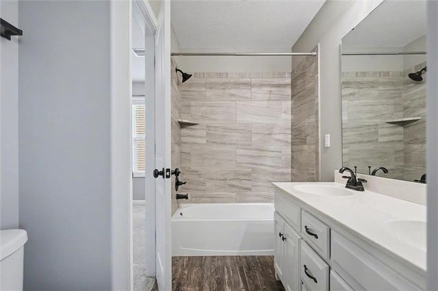 28600 W 162nd Place, Gardner, KS 66030