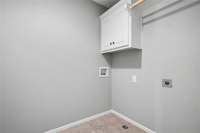 28600 W 162nd Place, Gardner, KS 66030