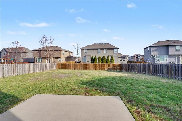 28600 W 162nd Place, Gardner, KS 66030