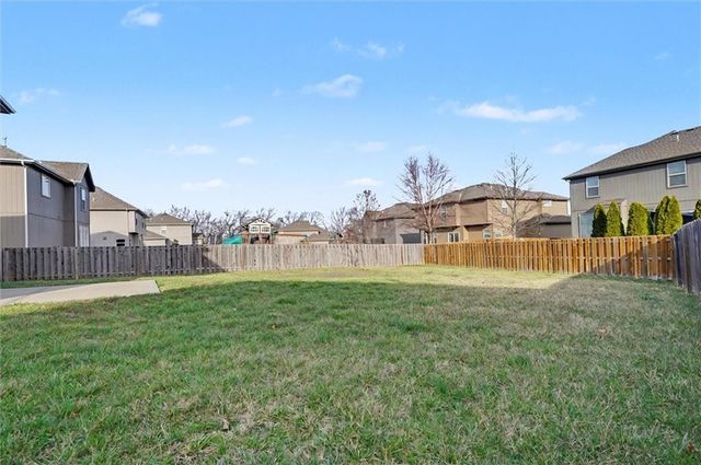 28600 W 162nd Place, Gardner, KS 66030