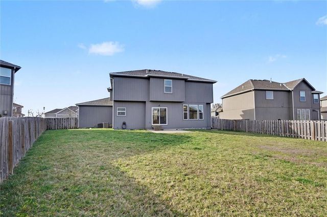 28600 W 162nd Place, Gardner, KS 66030