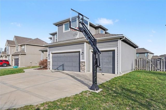 28600 W 162nd Place, Gardner, KS 66030