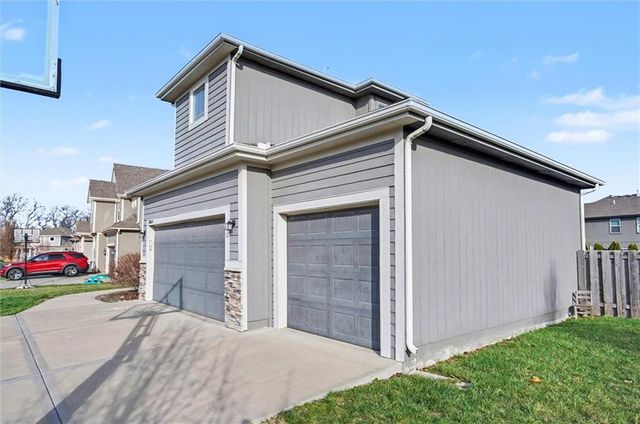 28600 W 162nd Place, Gardner, KS 66030