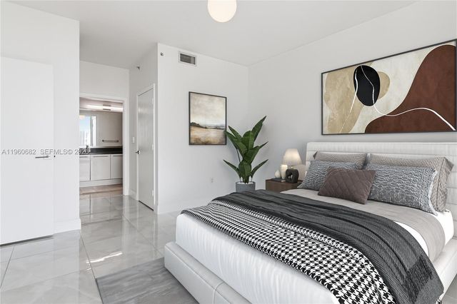 90 SW 3rd St 2408, Miami, FL 33130