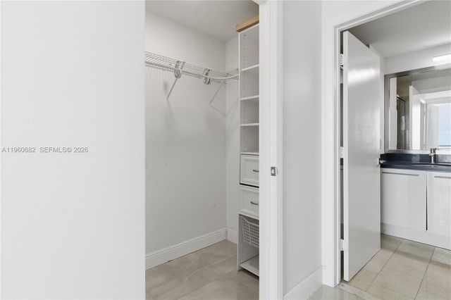 90 SW 3rd St 2408, Miami, FL 33130